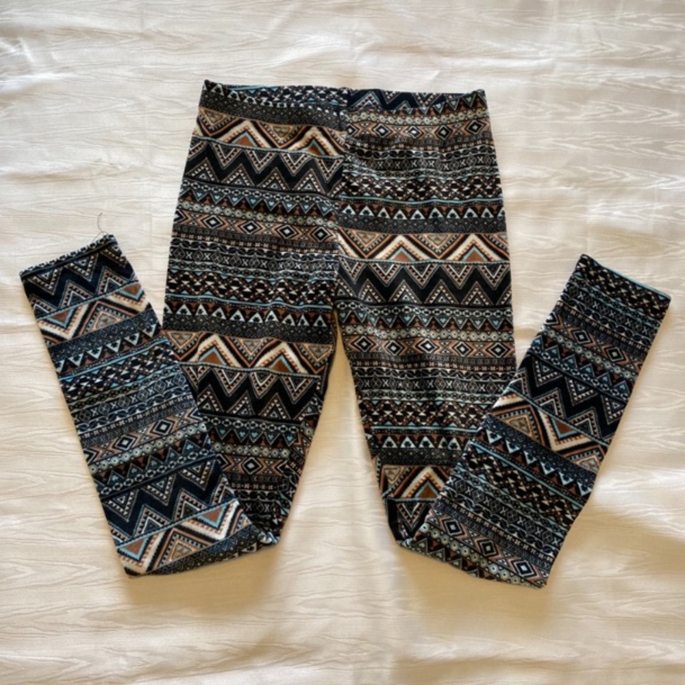 Velvety patterned leggings. Very soft!